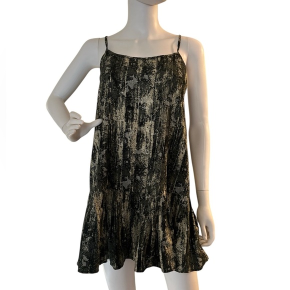 URBAN OUTFITTERS
Uo Camille Mini Dress In Black - Picture 2 of 8